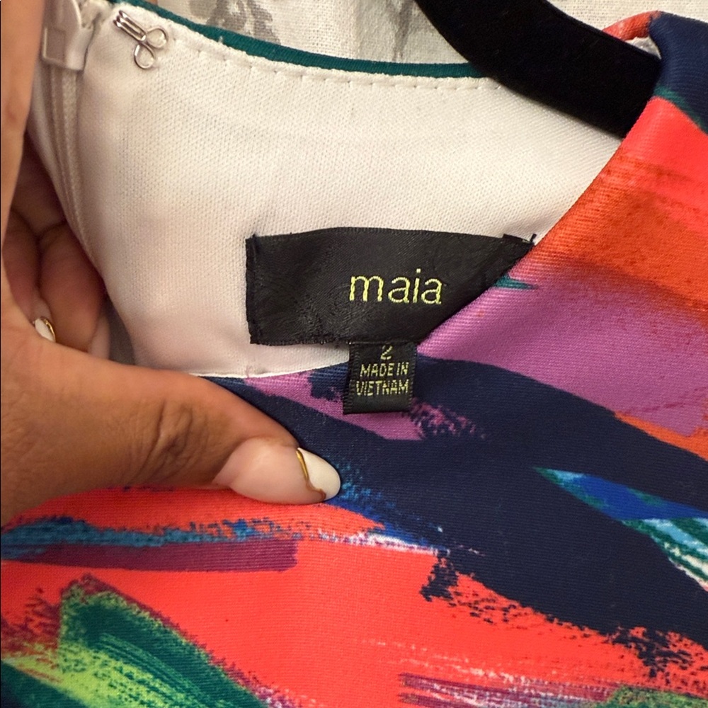 Vibrant Long Sleeve Dress with Abstract Print - Picture 2 of 8